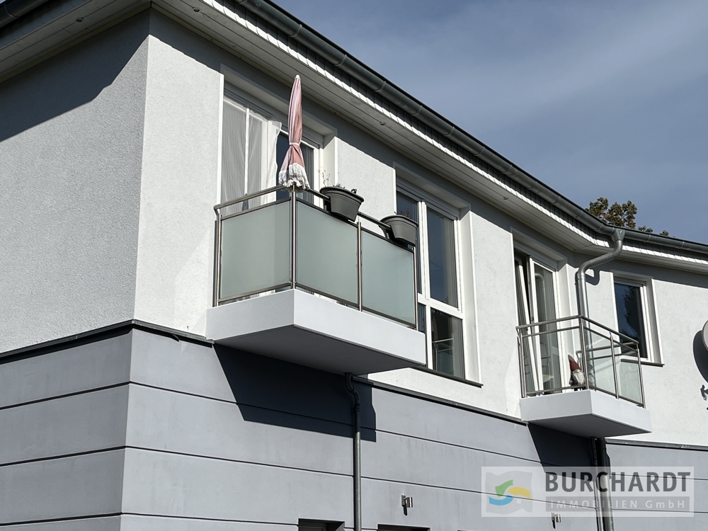 Immobilien Details 2 Balkone Gartenseite