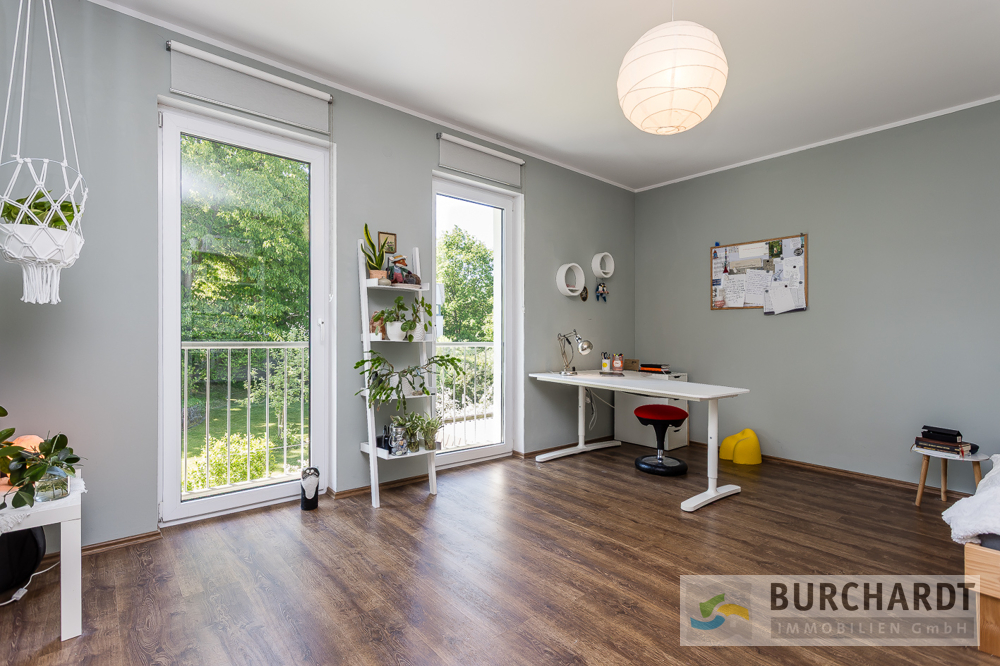 Immobilien Details 9 OG: Zimmer mit Gartenaussicht