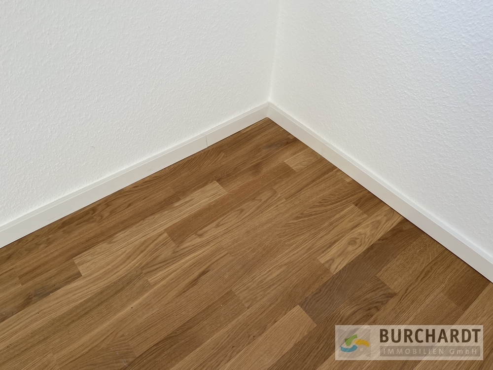 Immobilien Details 6 Echtholzparkett in den Wohnräumen