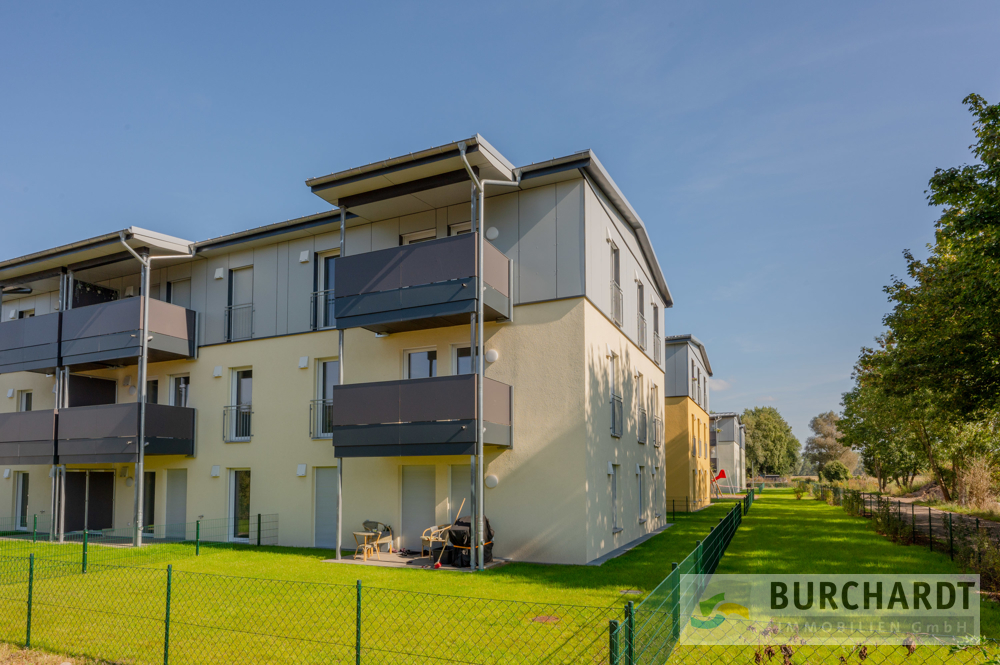 Immobilien Details 5 Außenansicht Haus mit Gärten