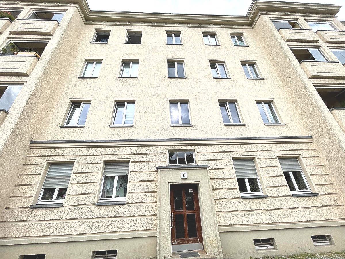 Well Maintained 3 Room Apartment in Trendy Prenzlauer Berg for Capital Investment