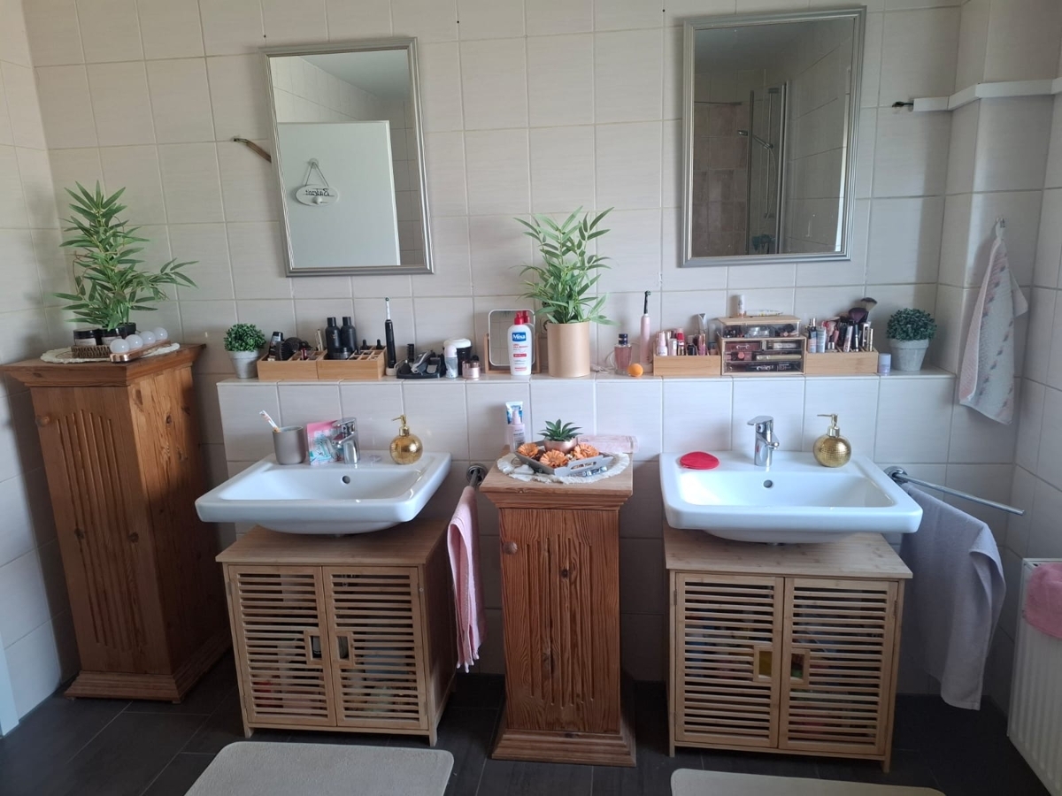 Bad mit Doppelwaschbecken