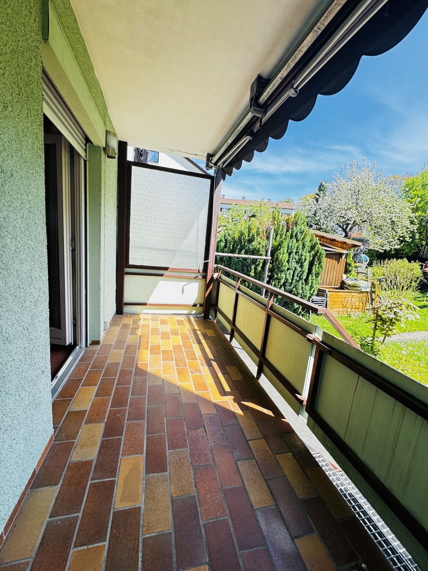 Balkon m. Zugang zum Garten