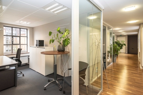 CIA_48.2_Büro_und_Flur