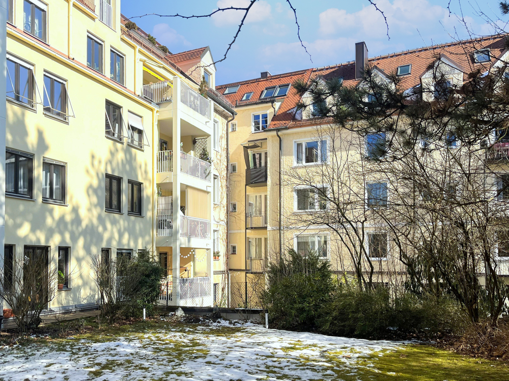 Wohnanlage & Balkonansicht I Innenhof