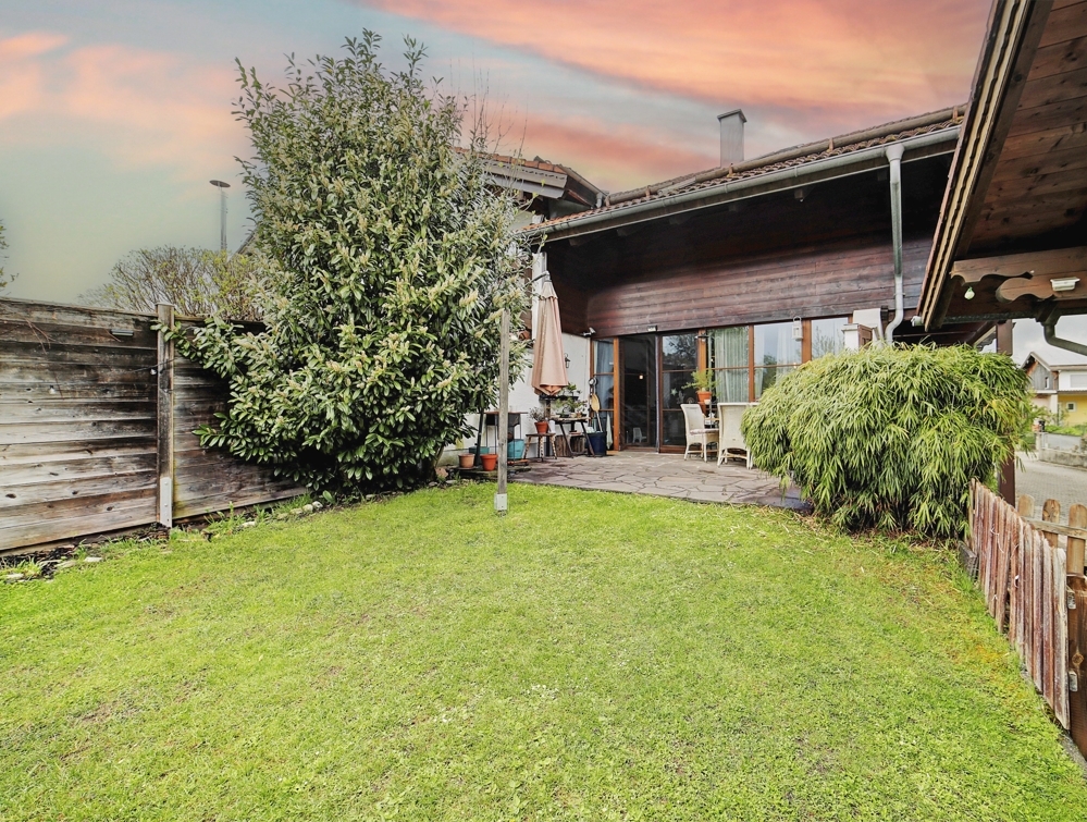 Garten- und Hausansicht l Abendstimmung