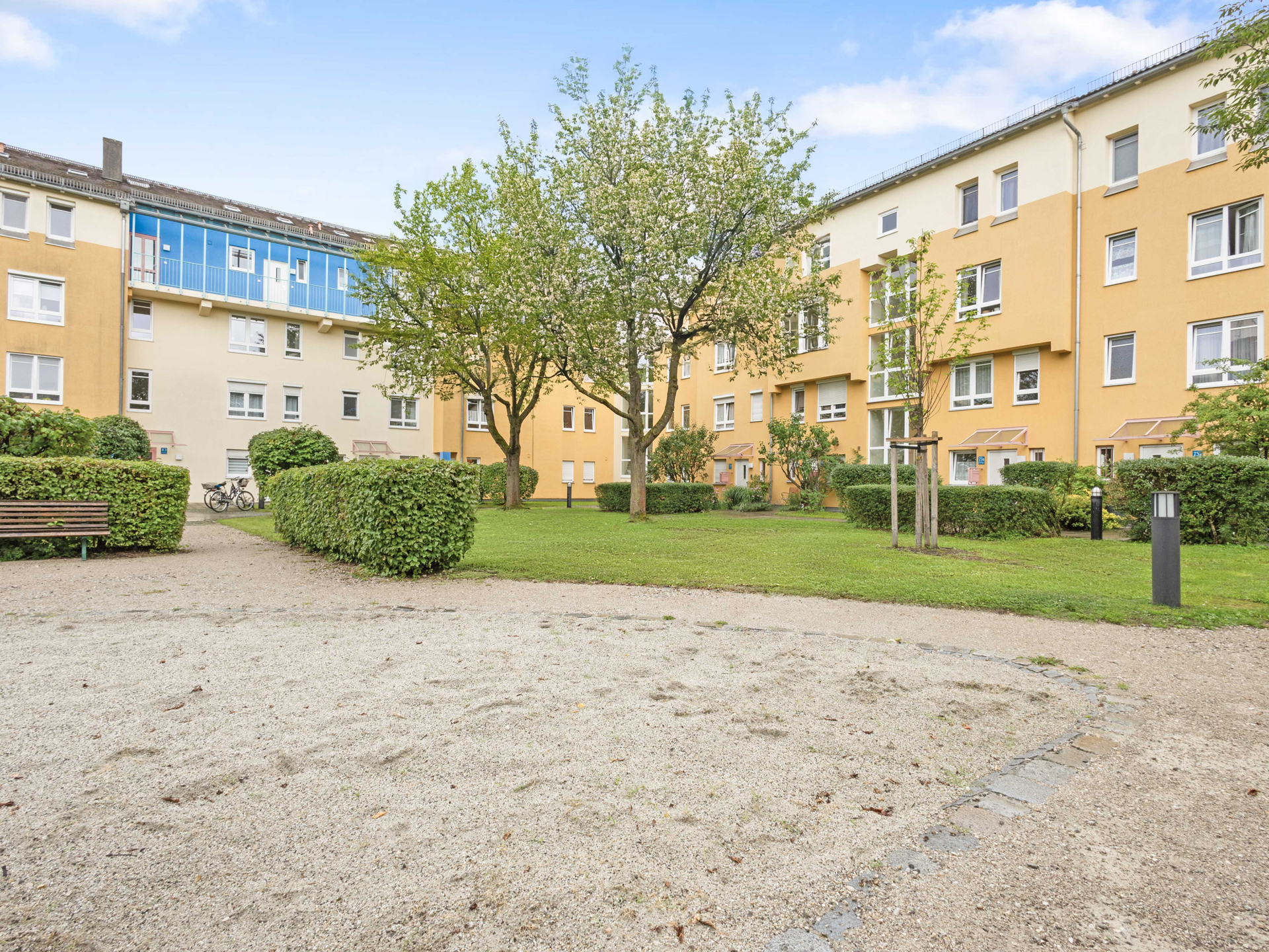 Hausansicht l Innenhof