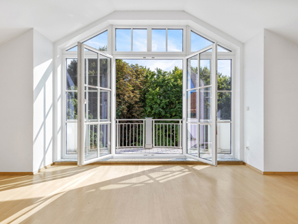 Wohn-/Esszimmer l Balkon