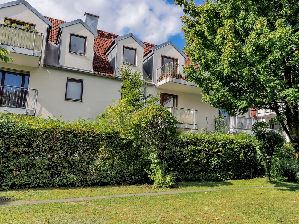 Balkon- und Hausansicht