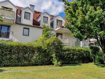 Balkon- und Hausansicht
