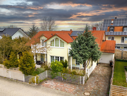 Abendstimmung l Hausansicht l l