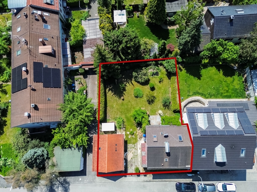 Grundstück l Draufsicht markiert