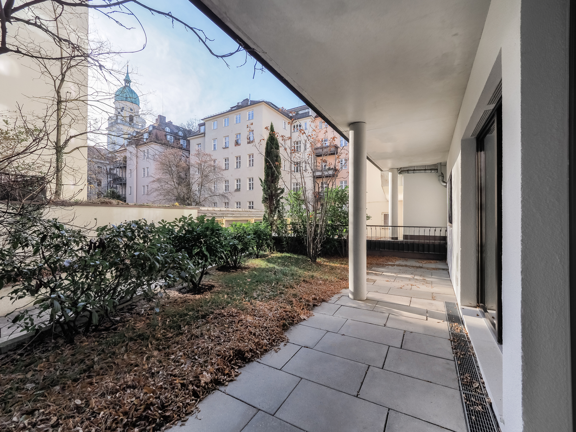 Terrasse l Blick auf Josephskirche