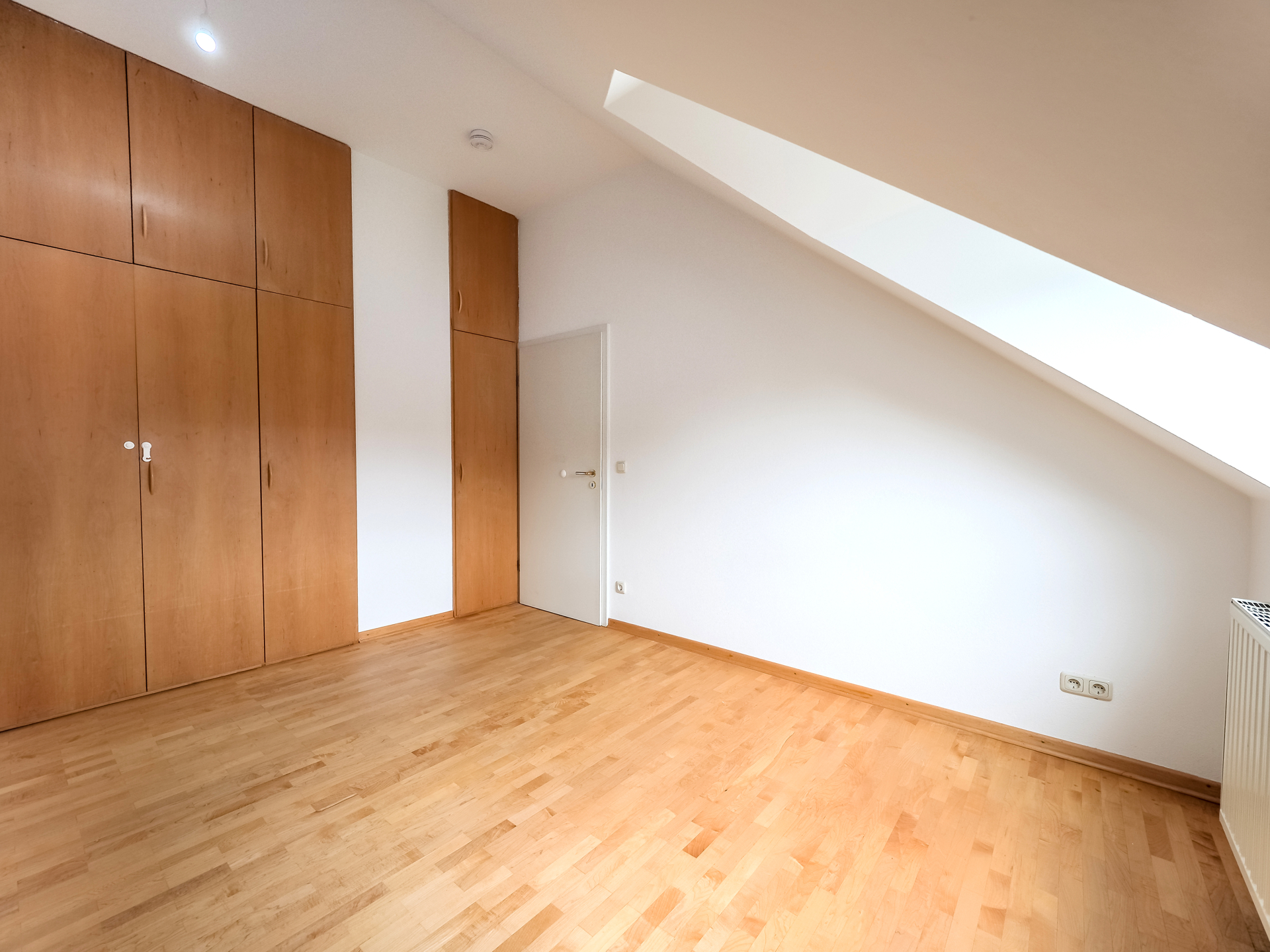 Schlafzimmer 2 Originalzustand mit Einbauschrank