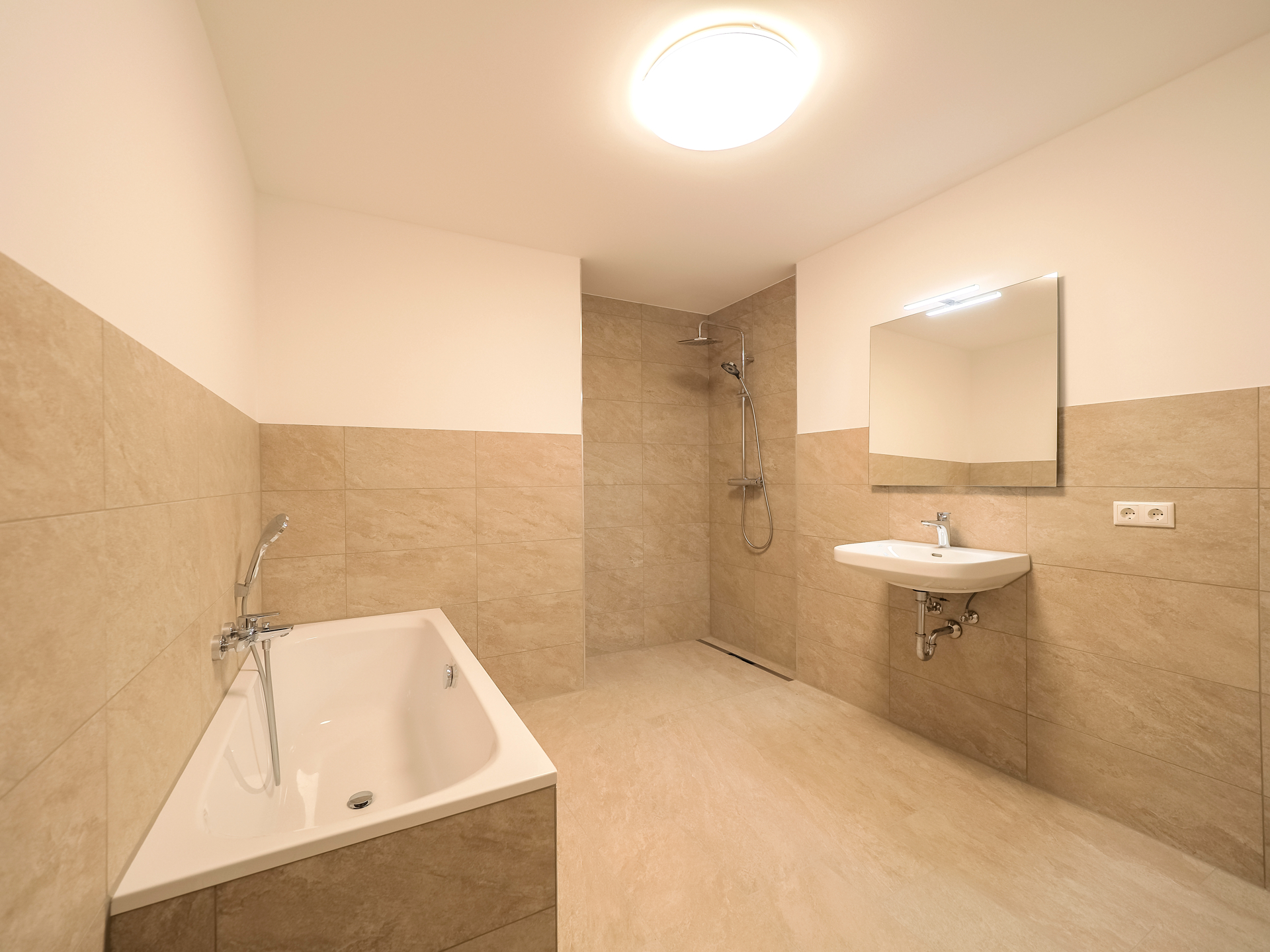 Badezimmer l Musterwohnung