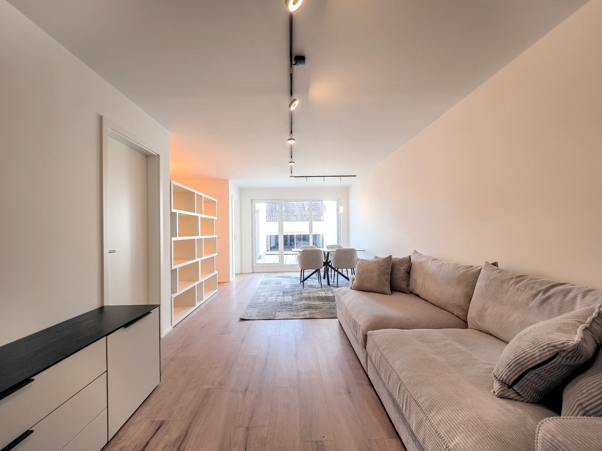 Wohn-/Esszimmer l Musterwohnung