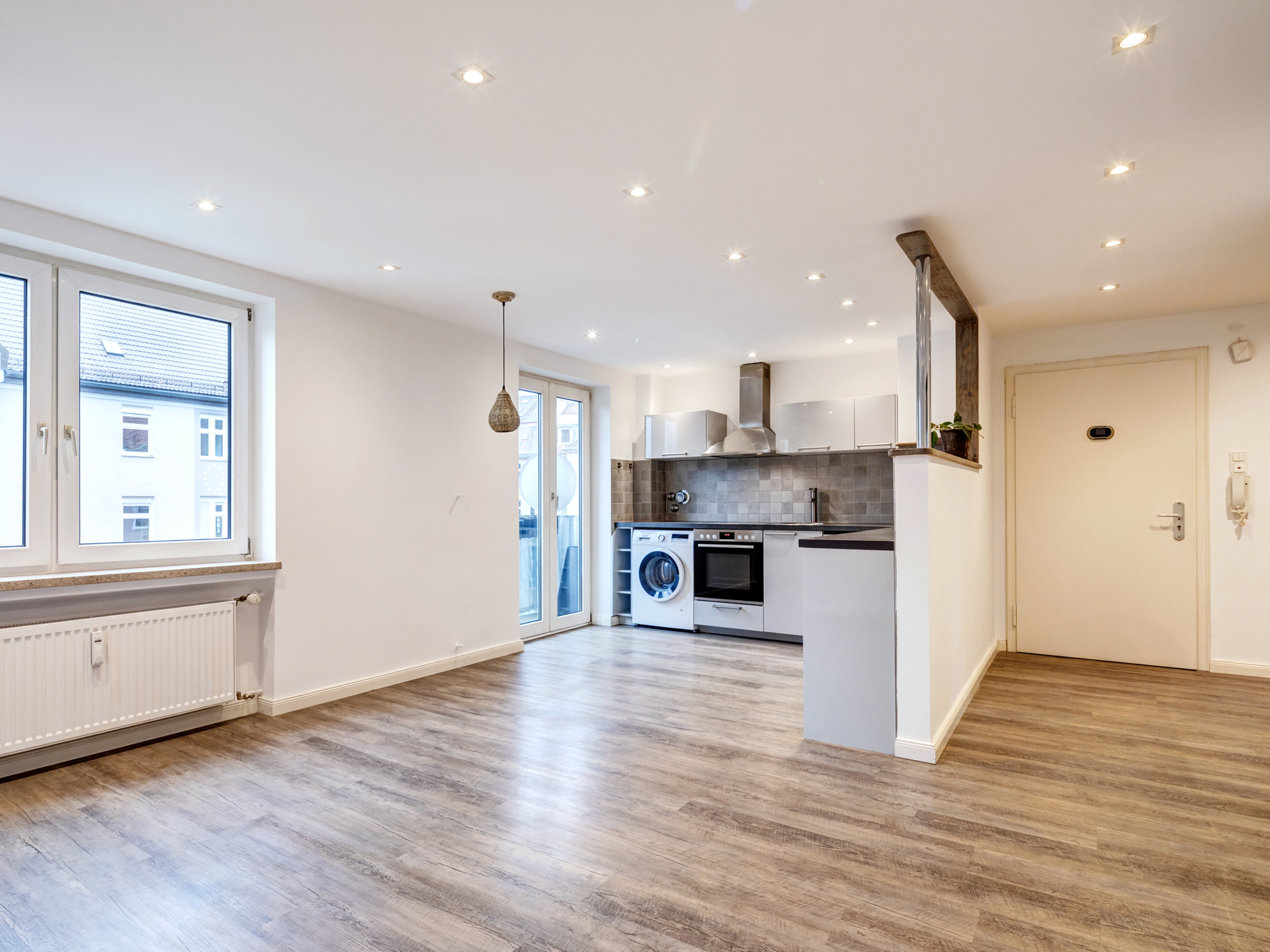 Wohn-/Esszimmer l Offene Küche