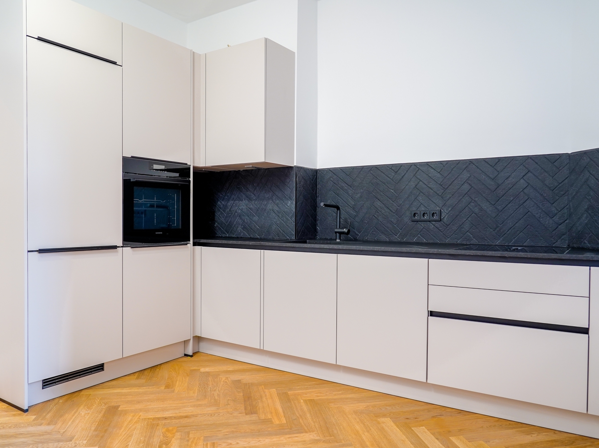 Wohnküche mit exklusiven Einbauten