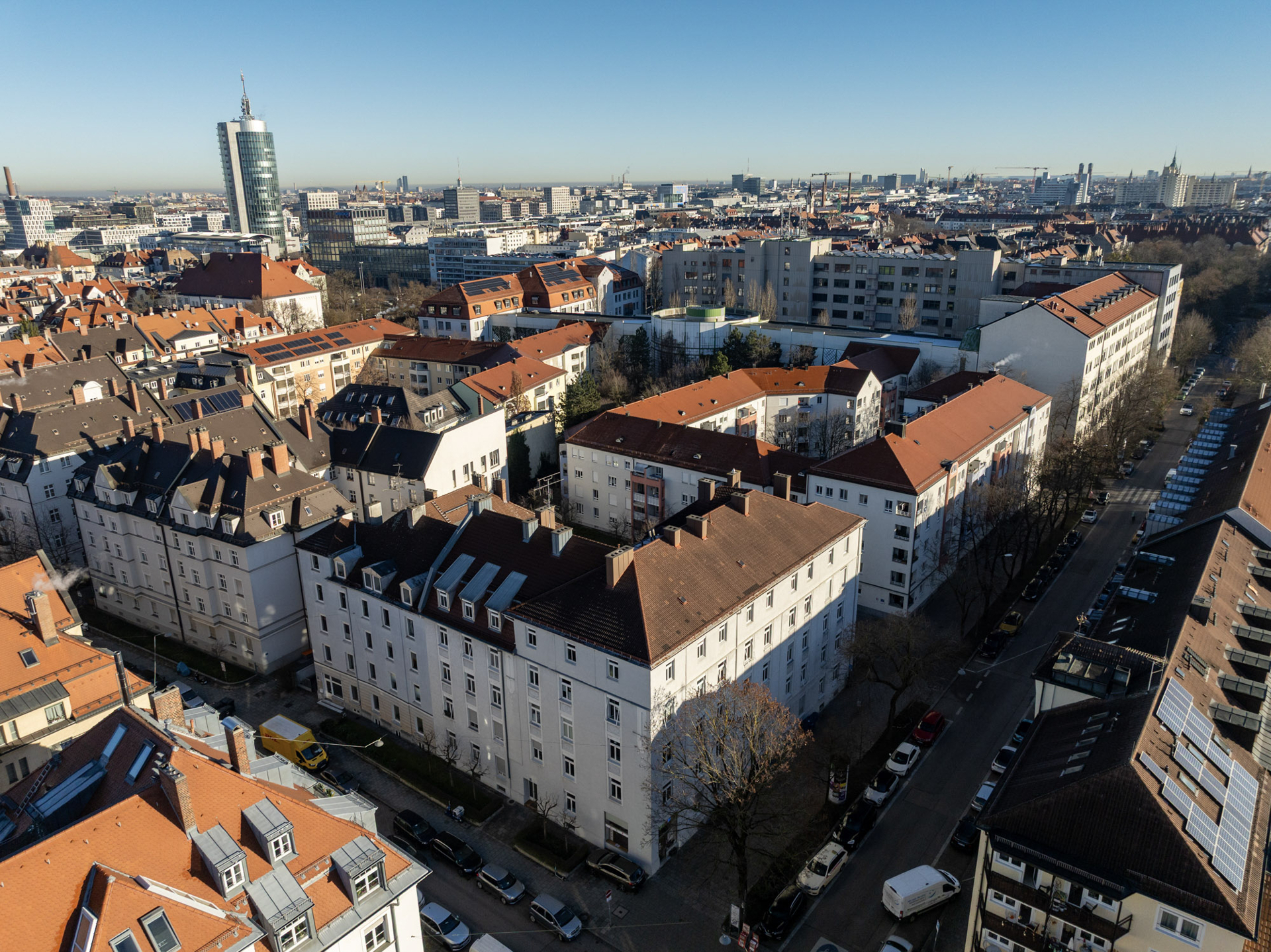 Hausansicht und Umgebung