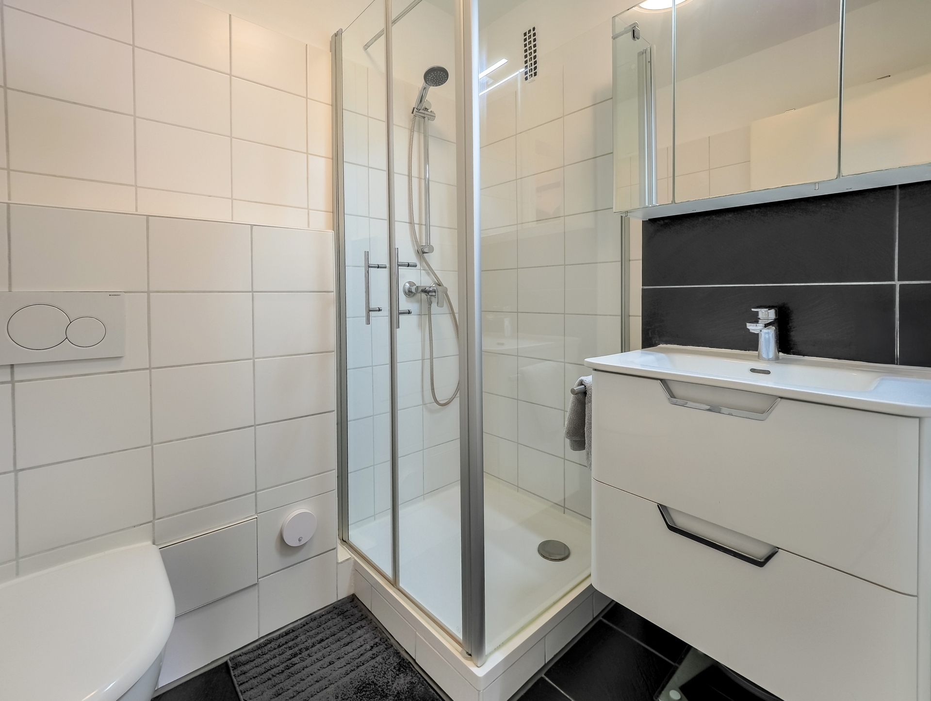 Badezimmer l KI retuschiert