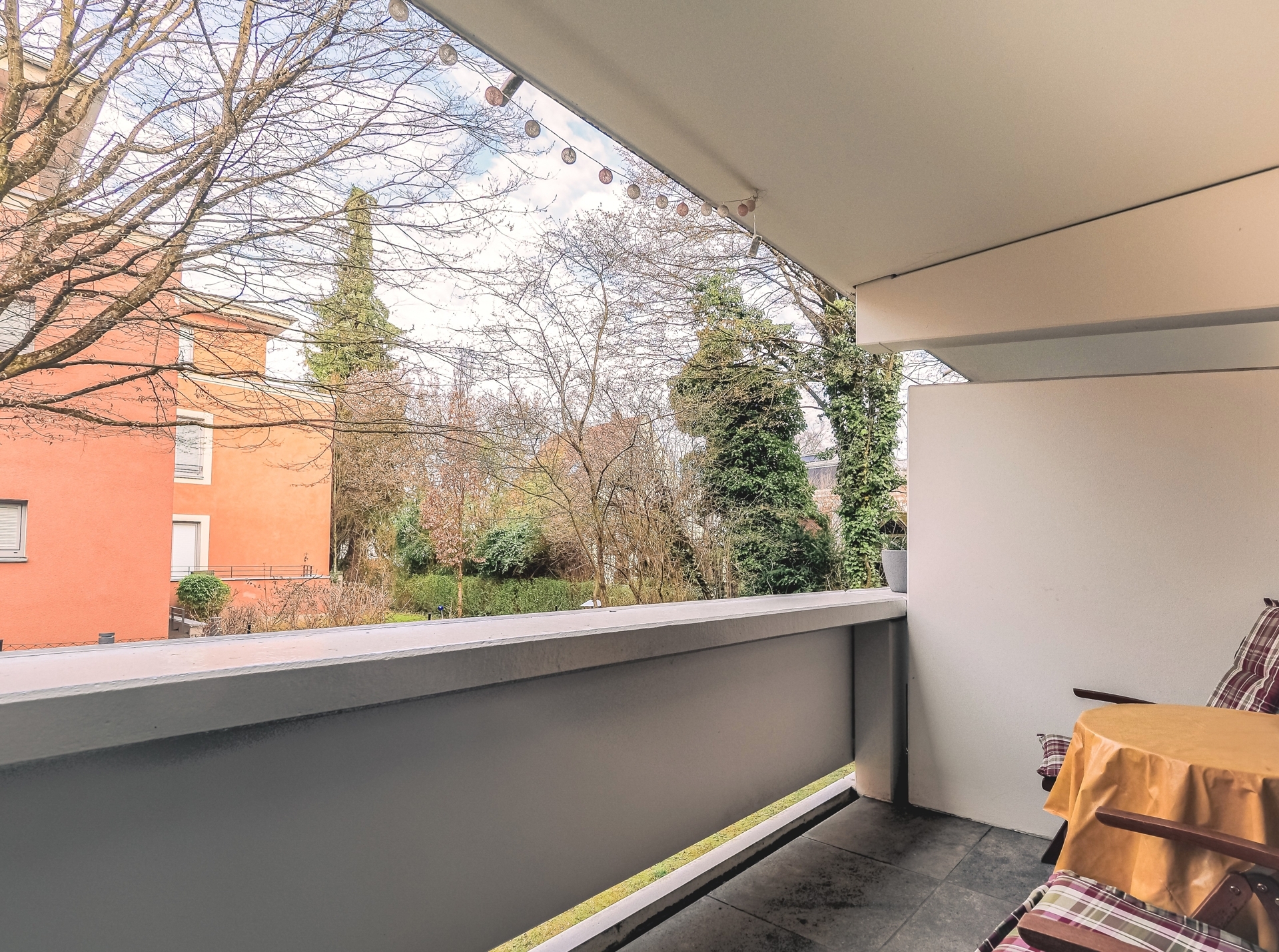 Loggia l KI retuschiert