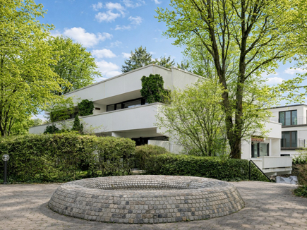 Hausansicht l KI retuschiert