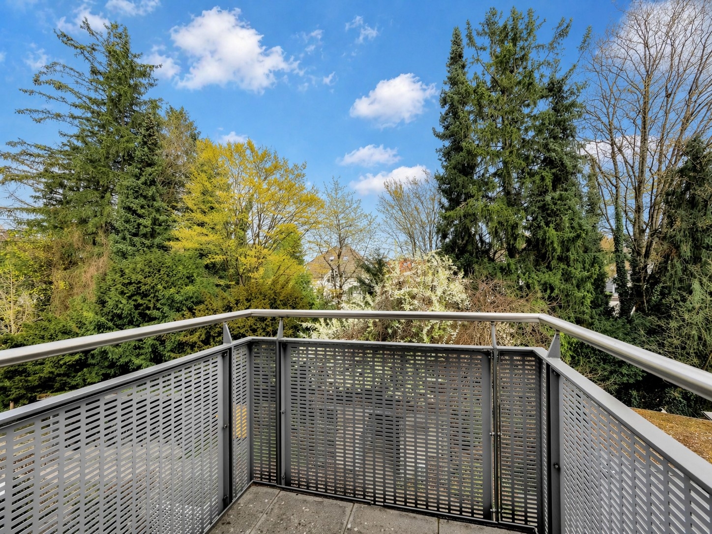 Ost-Balkon Ausblick l KI retuschiert