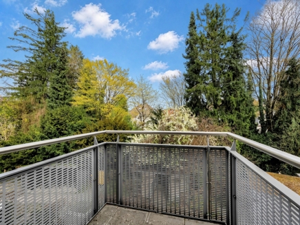 Ost-Balkon Ausblick l KI retuschiert