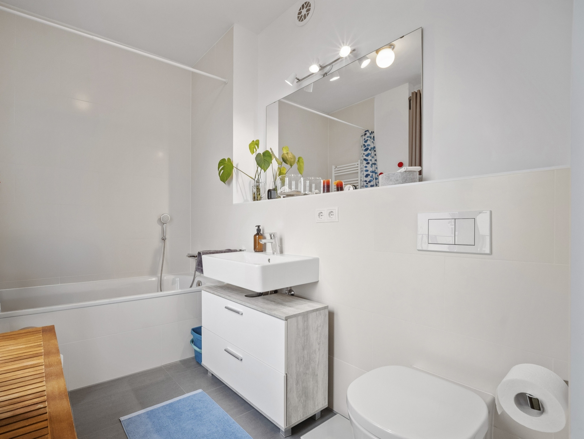 Badezimmer l KI retuschiert