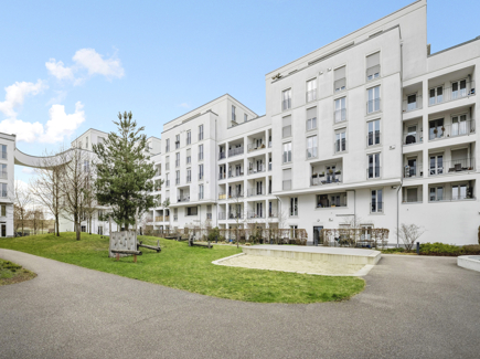 Ansicht Wohnanlage l KI retuschiert