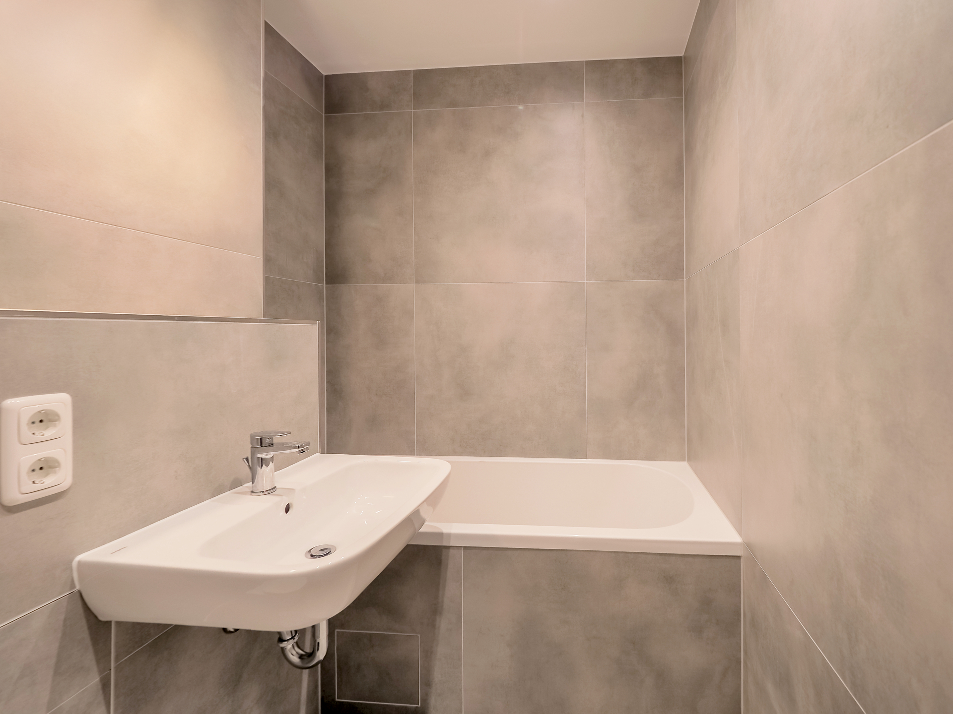 Badezimmer l KI retuschiert