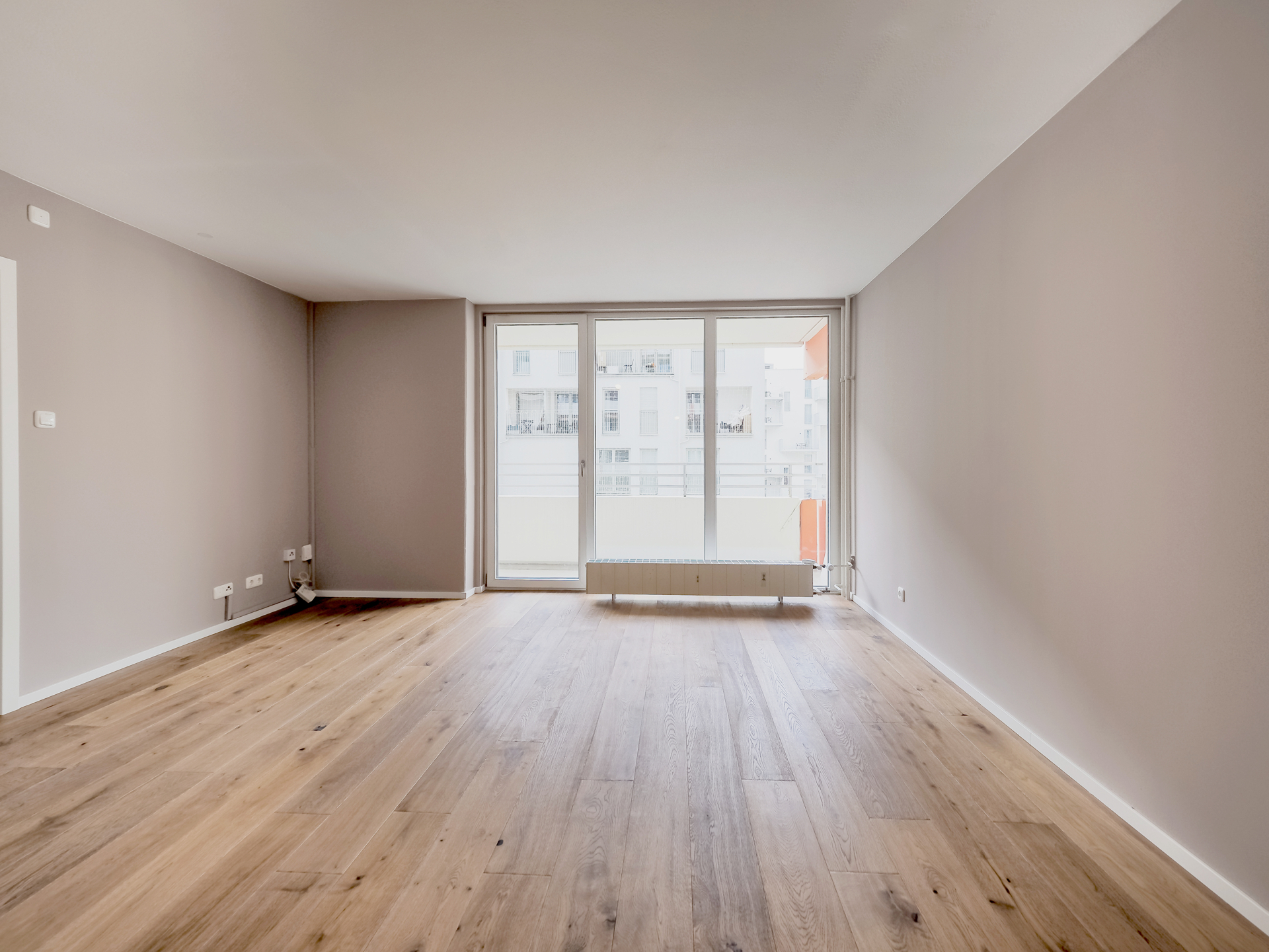 Wohn-/Esszimmer l KI retuschiert