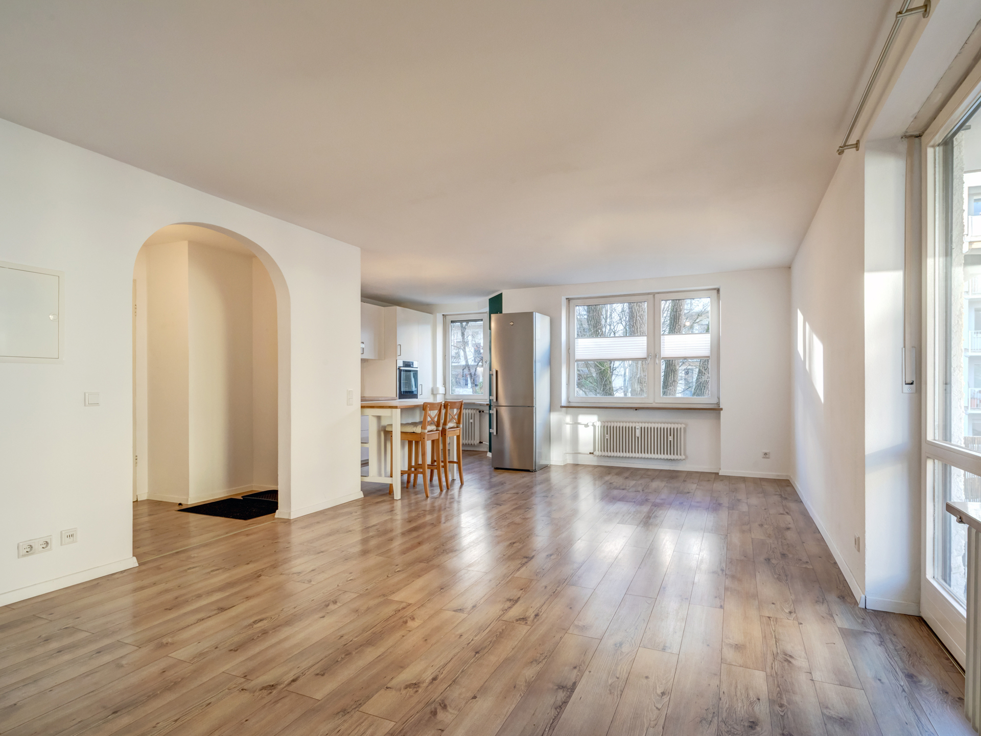 Wohn-/Esszimmer l Offene Küche