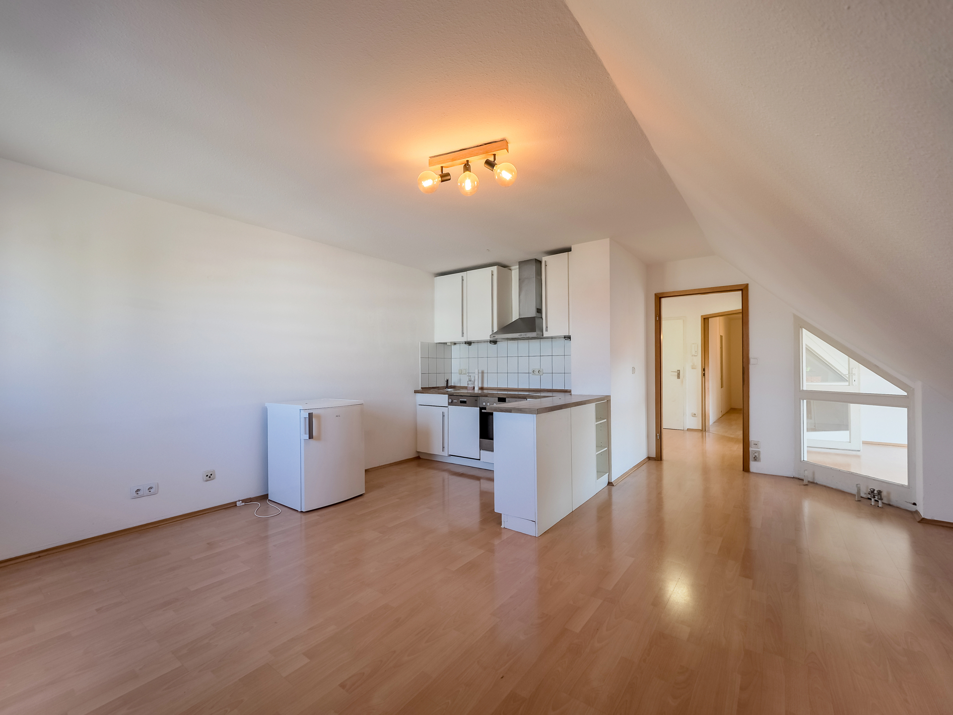 Wohn-/Esszimmer l Offene Küche