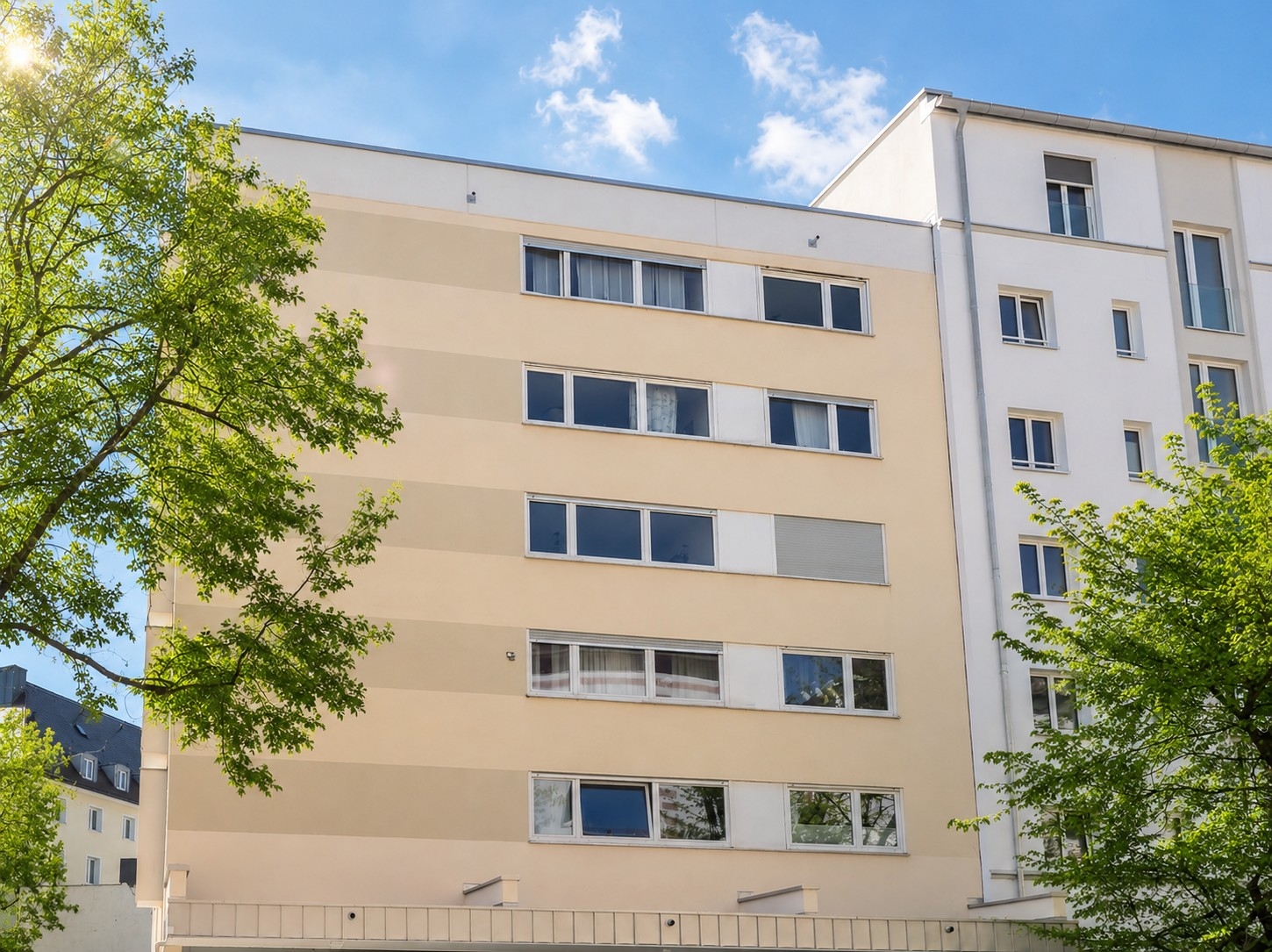 Hausansicht l KI retuschiert