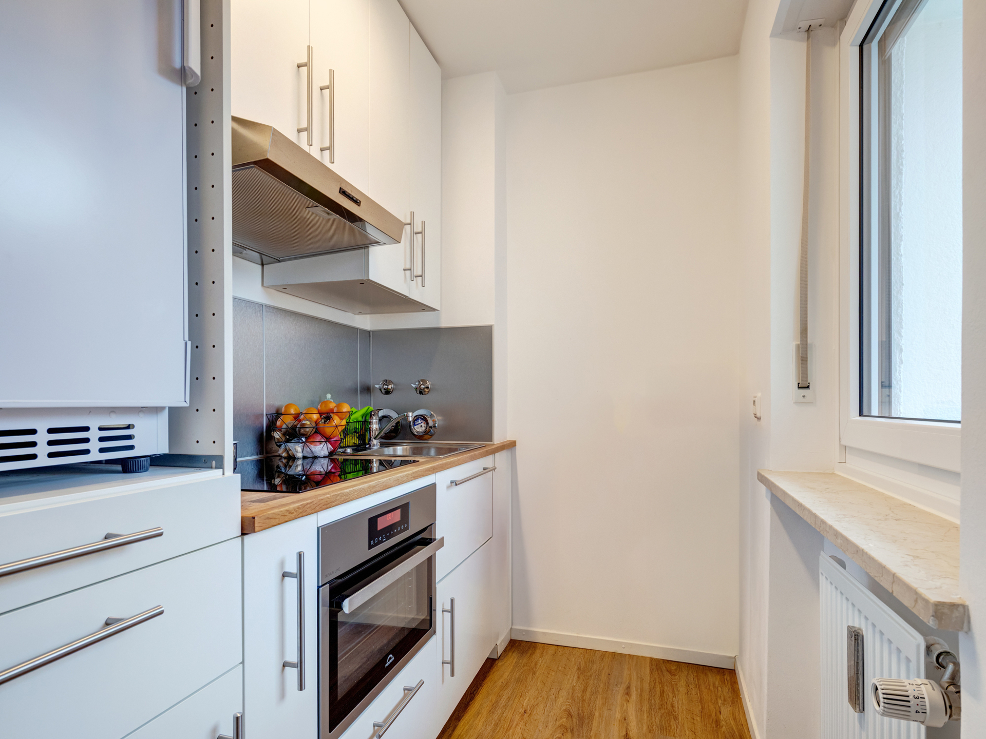 Küchenzeile l KI retuschiert