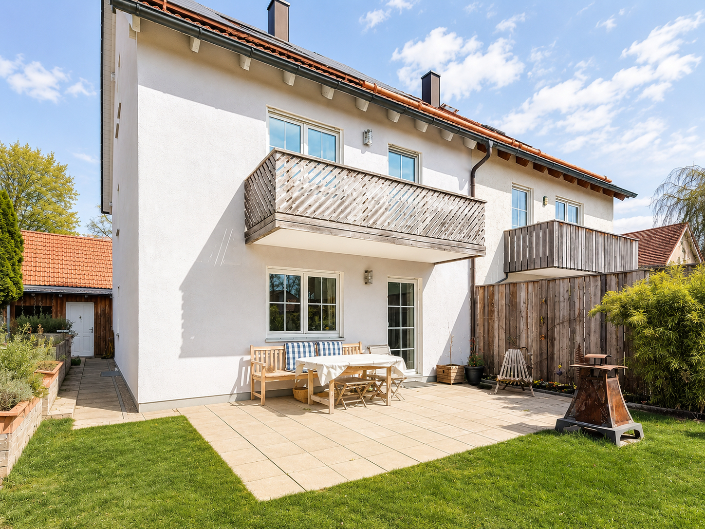 Hausansicht Gartenseite I  KI retuschiert
