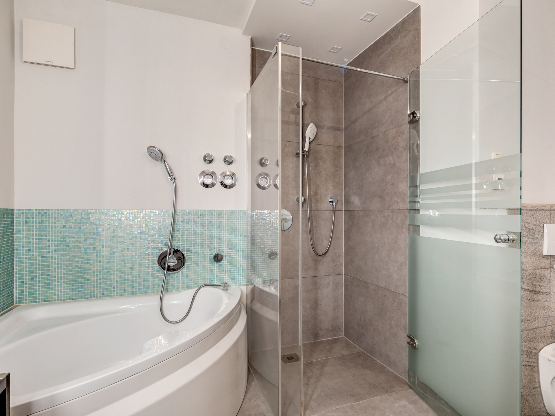Badezimmer l Anbau/Nebengebäude