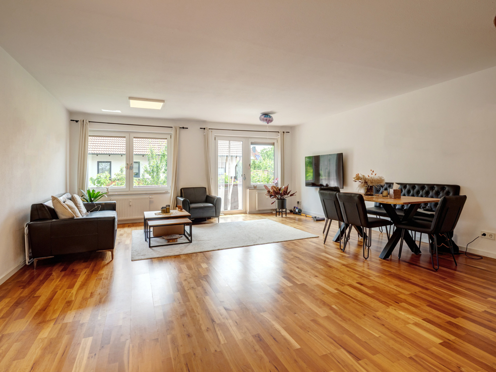 WHG 2 l Wohn-/Esszimmer l KI retuschiert