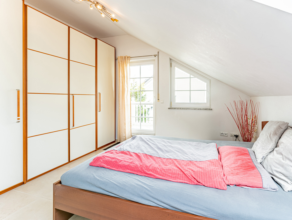 Schlafzimmer l KI retuschiert