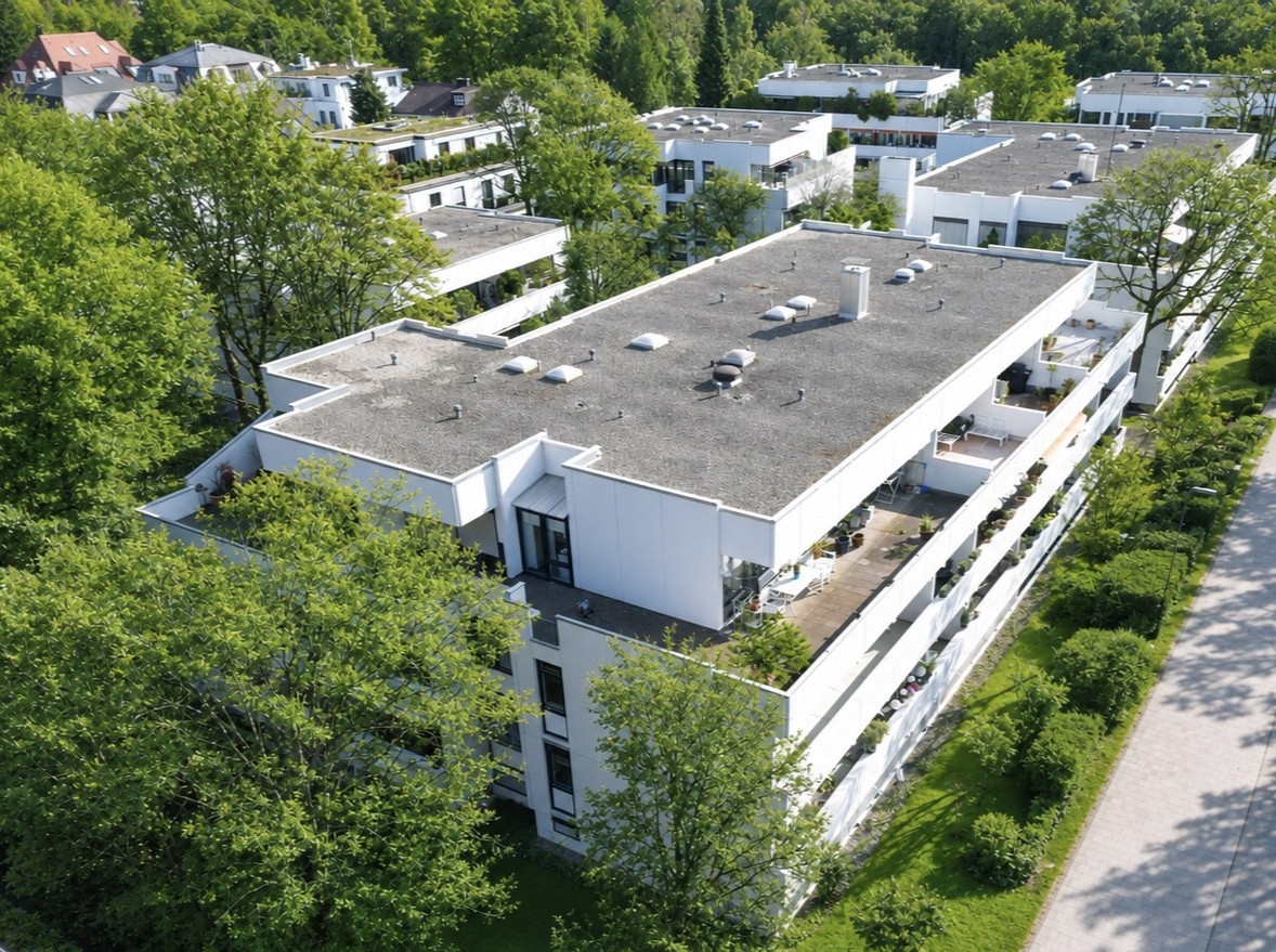 Hausansicht l KI retuschiert