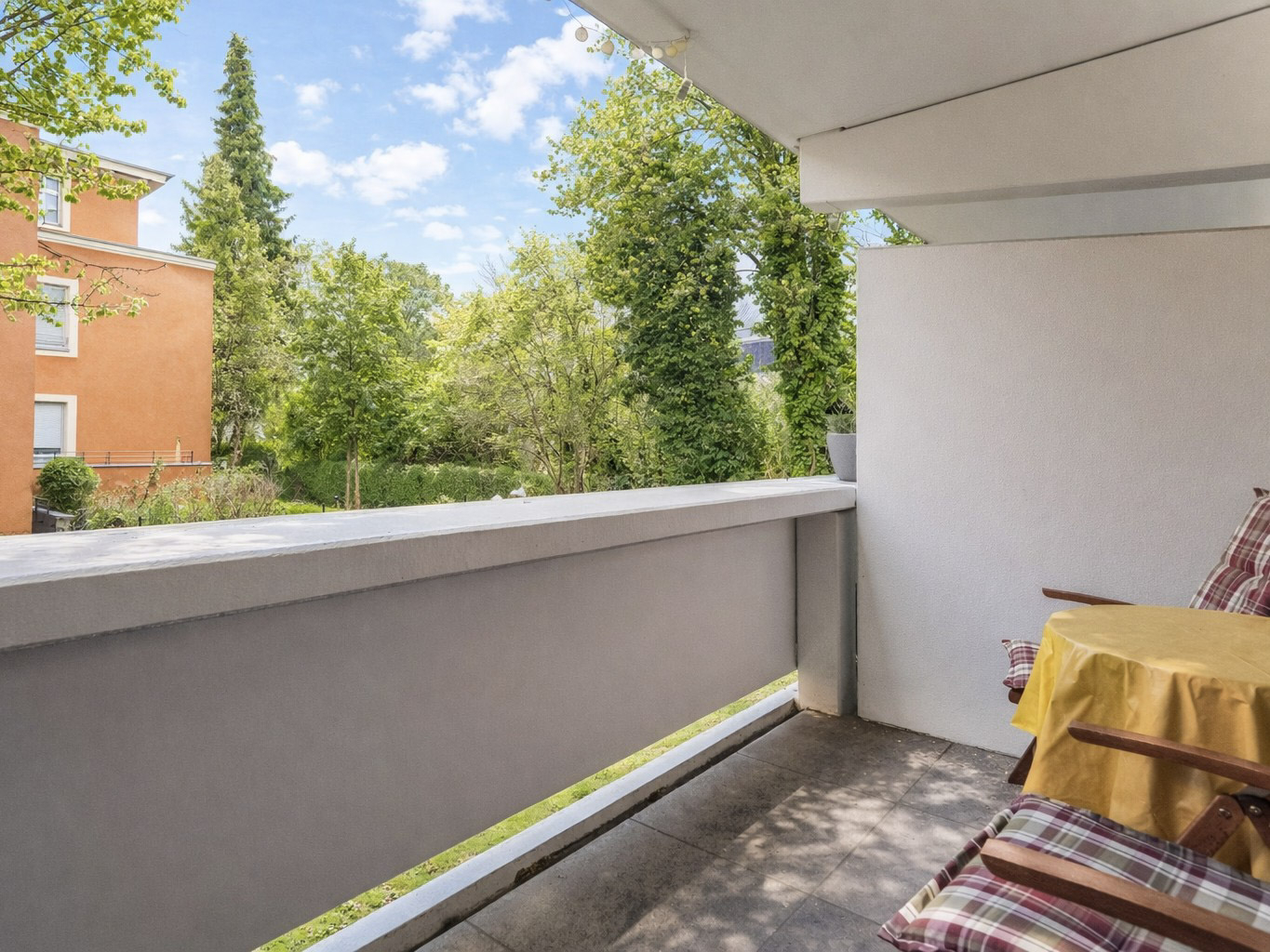 Loggia l KI retuschiert