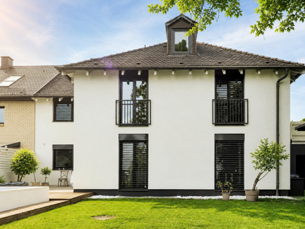 Haus-/Gartenansicht l KI retuschiert
