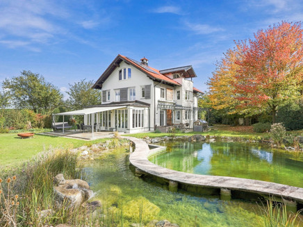 Hausansicht l Gartenanlage