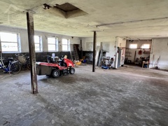 Lager im Stallgebäude (2)
