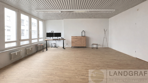 Große Teilfläche mit großer Werbefläche in die Kaiserpassage