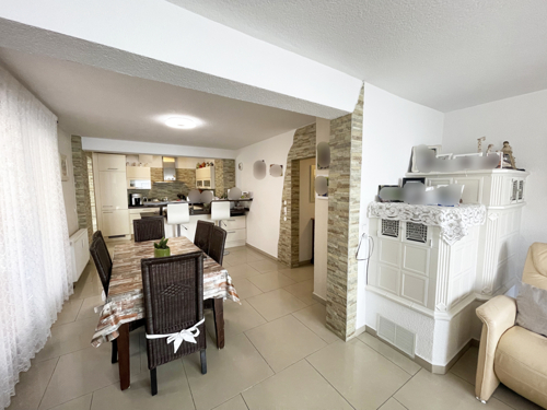 Offener Wohn-/ Essbereich mit Kaminofen