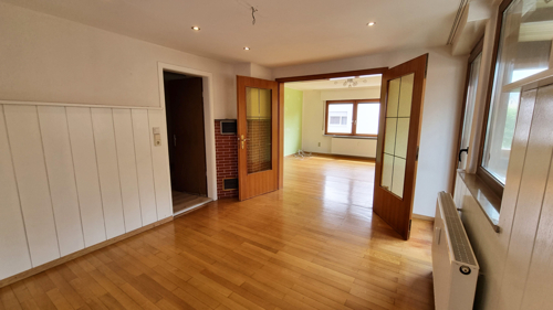 Esszimmer mit Zugang zum Wintergarten