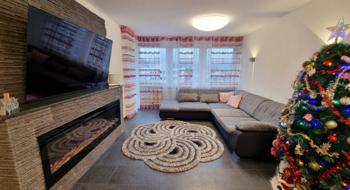 Wohnbereich mit Balkonzugang