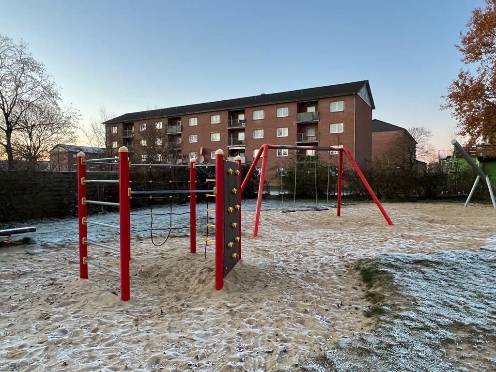 Spielplatz mit Haus